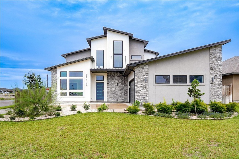 Due to a situation out of the seller's control, this stunning - Beach Home for sale in Corpus Christi, Texas on Beachhouse.com