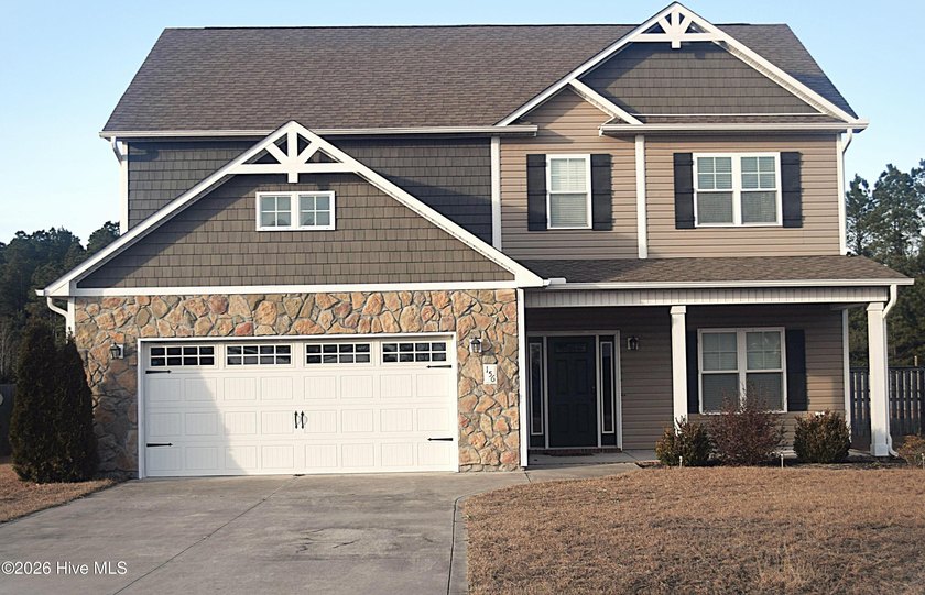 Welcome home to this beautifully maintained single-family - Beach Home for sale in Hubert, North Carolina on Beachhouse.com