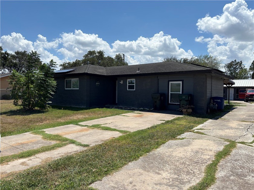 This large property offers a fantastic investment opportunity - Beach Home for sale in Corpus Christi, Texas on Beachhouse.com