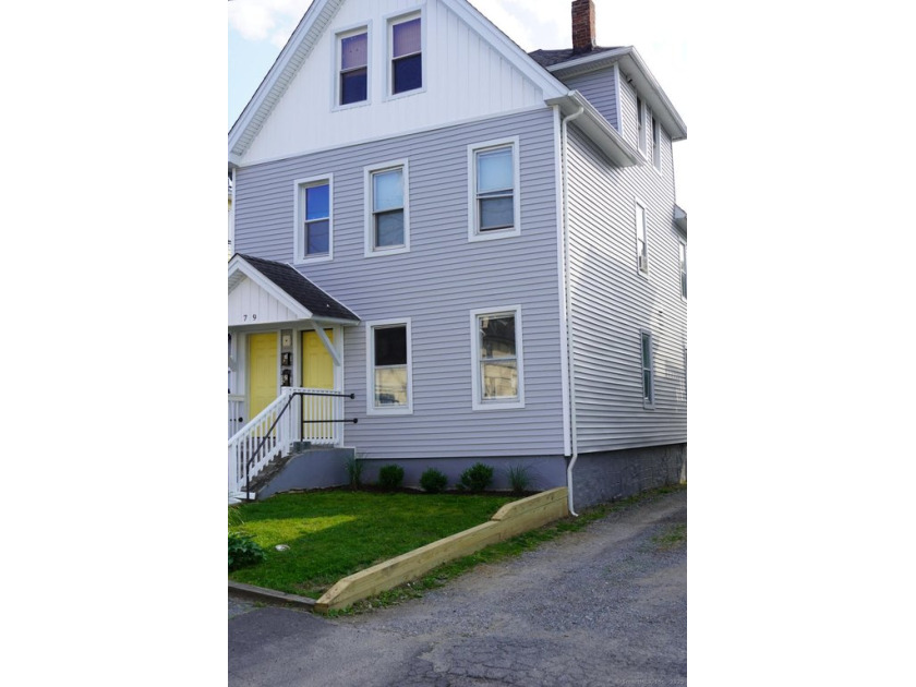 EXCELLENT INVESTOR OPPORTUNITY!!! Located in the heart of - Beach Home for sale in Bridgeport, Connecticut on Beachhouse.com