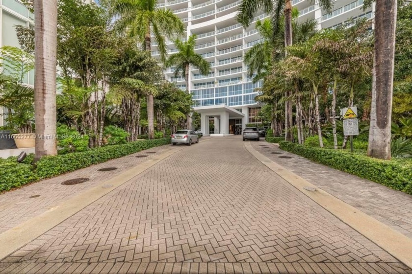 Just listed at Lowest Priced !! Direct Bayfront facing 2 Bed 2 - Beach Condo for sale in Miami, Florida on Beachhouse.com