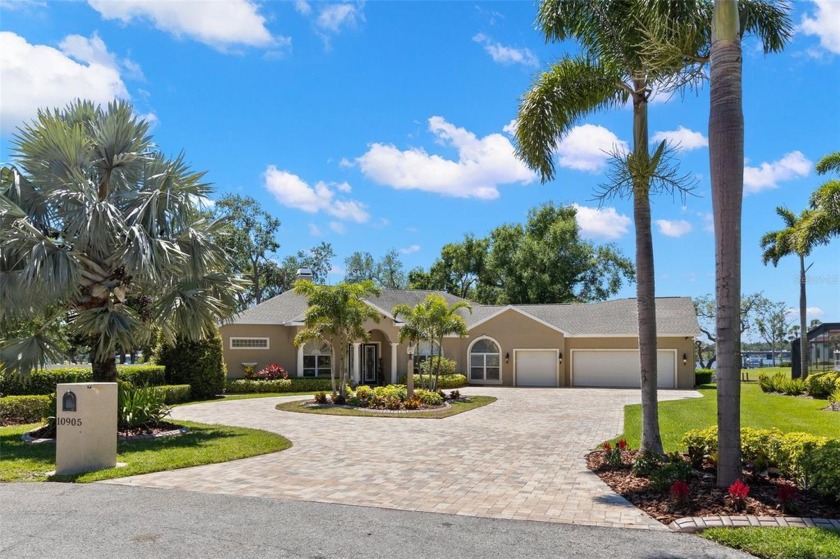Welcome to 10905 Elliot St- A sportsman's dream tucked away in a - Beach Home for sale in Riverview, Florida on Beachhouse.com