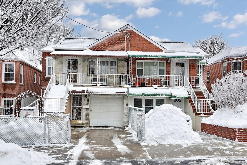 Welcome to Quincy Ave in The Throggs Neck area. Rarely does a 2 - Beach Home for sale in Bronx, New York on Beachhouse.com