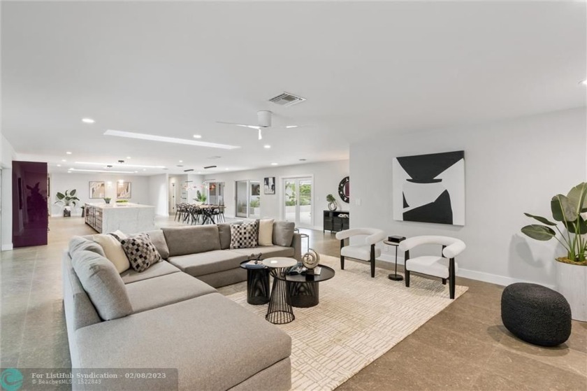 Updated, modern, immaculate open-concept home with Southlake and - Beach Home for sale in Hollywood, Florida on Beachhouse.com