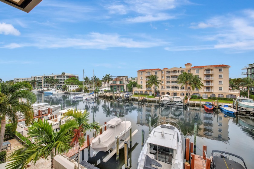 If you are looking for a luxurious and spacious remodeled - Beach Townhome/Townhouse for sale in Fort Lauderdale, Florida on Beachhouse.com