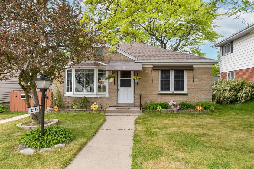 Cute as a button! Just a short distance away from Lake MI - Beach Home for sale in South Milwaukee, Wisconsin on Beachhouse.com