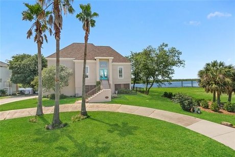 Bayou living at its finest! This stunning 4-bed, 3.5-bath home - Beach Home for sale in Slidell, Louisiana on Beachhouse.com