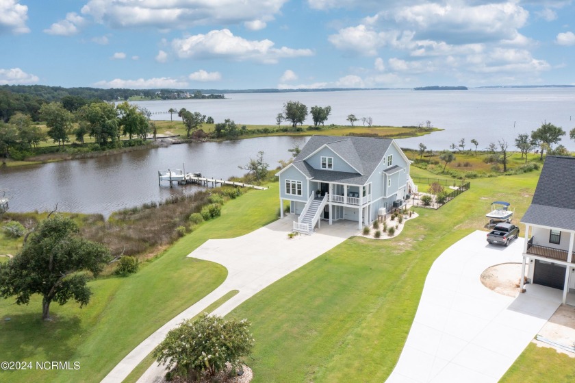 WATERFRONT RETREAT HOME WITH AMAZING VIEWS in the gated - Beach Home for sale in Swansboro, North Carolina on Beachhouse.com