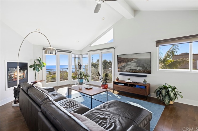 Welcoming picturesque ocean and city-light views from its - Beach Home for sale in Laguna Beach, California on Beachhouse.com