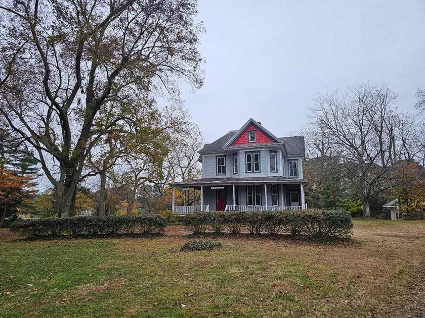 ONANCOCK CREEK - WATCH THE SUNSETS FROM THE BACK PORCH. THERE - Beach Home for sale in Onancock, Virginia on Beachhouse.com