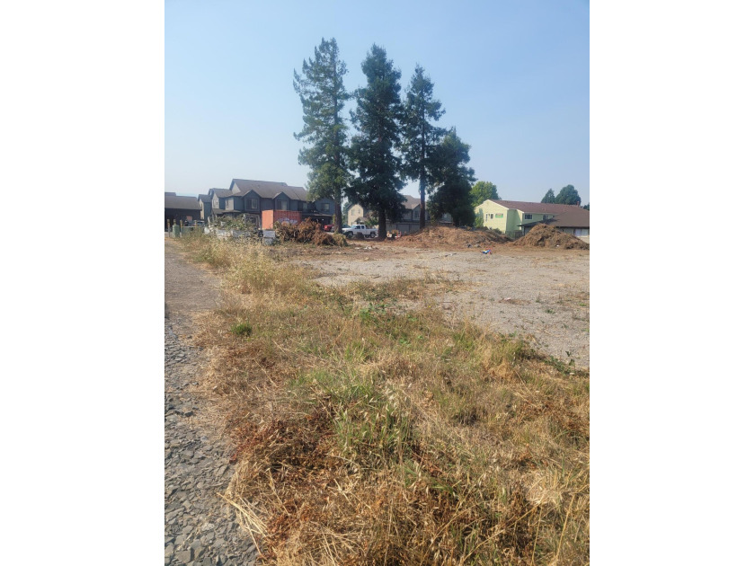 DEVELOPMENT POTENTIAL at Newburg Court. This .57 acre parcel - Beach Lot for sale in Fortuna, California on Beachhouse.com