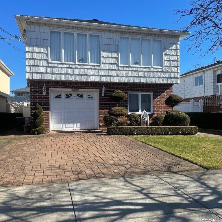 In The Heart Of Rockwood Park Stands A Lovely Brookfield Home On - Beach Home for sale in Howard Beach, New York on Beachhouse.com