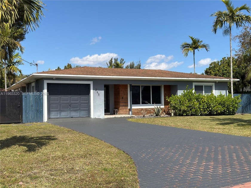 Welcome to this beautiful home on a 17,688 sf lot located in a - Beach Home for sale in Miami, Florida on Beachhouse.com
