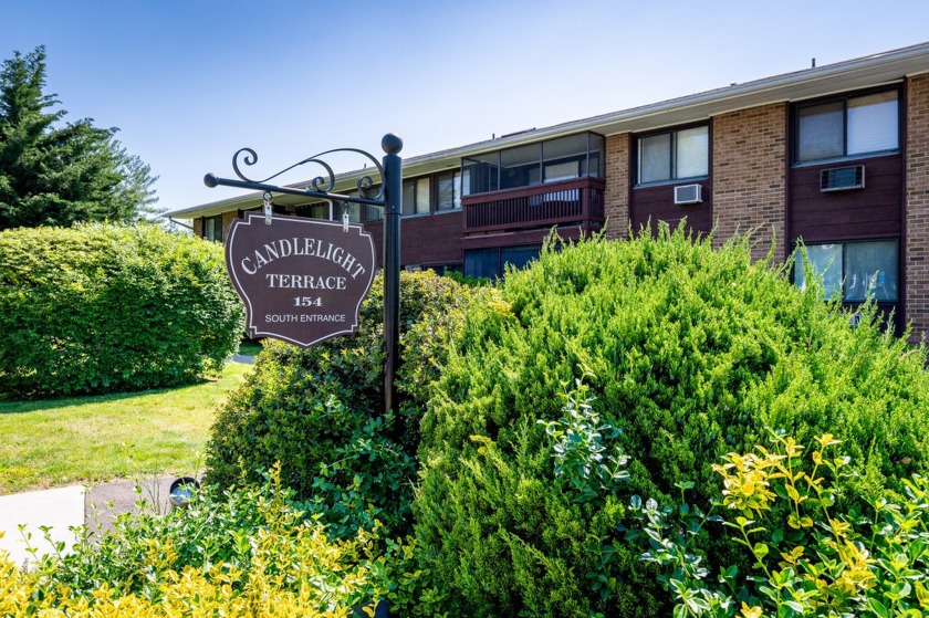 Welcome to Candlelight Terrace! This spacious 2-bedroom, 1 - Beach Condo for sale in Stamford, Connecticut on Beachhouse.com