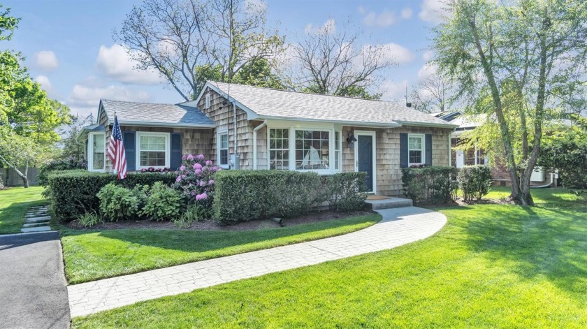 Welcome to your ideal Hamptons retreat, located south of the - Beach Home for sale in East Quogue, New York on Beachhouse.com