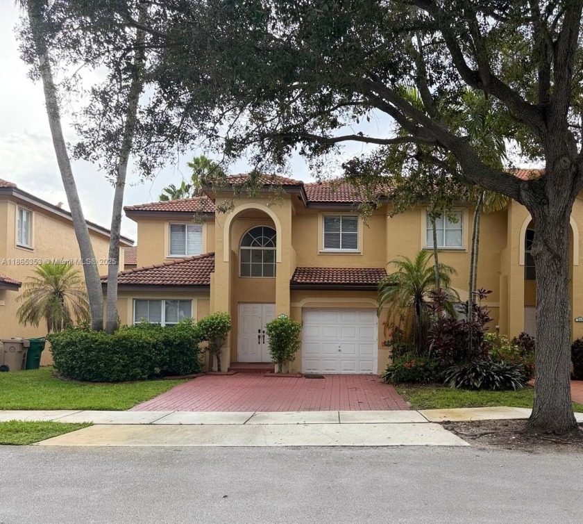 Beautifully updated 3-bedroom, 2.5-bath residence with abundant - Beach Townhome/Townhouse for sale in Davie, Florida on Beachhouse.com