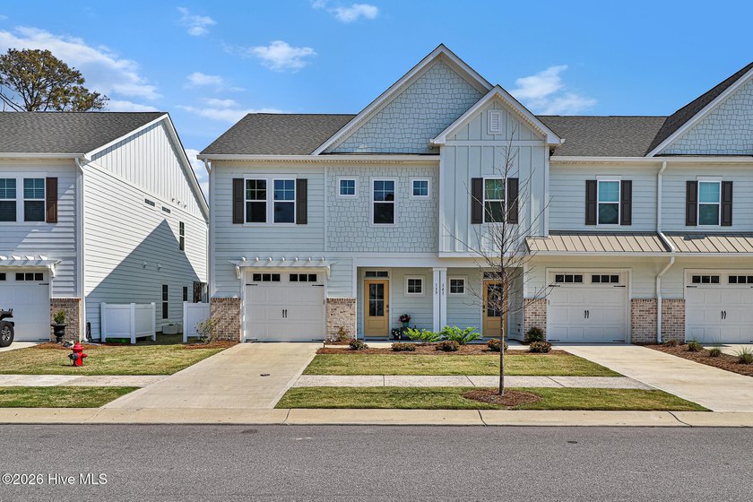 Beautifully maintained, newer construction end-unit townhome - Beach Townhome/Townhouse for sale in Beaufort, North Carolina on Beachhouse.com