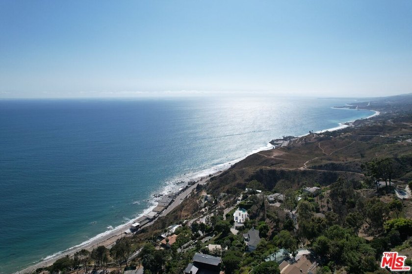 Set on a quiet cul-de-sac in one of Eastern Malibu's most - Beach Lot for sale in Malibu, California on Beachhouse.com