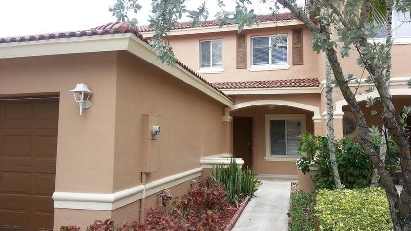Beautiful 2-bedroom, 2.5-bath townhome located in the gated - Beach Townhome/Townhouse for sale in Riviera Beach, Florida on Beachhouse.com