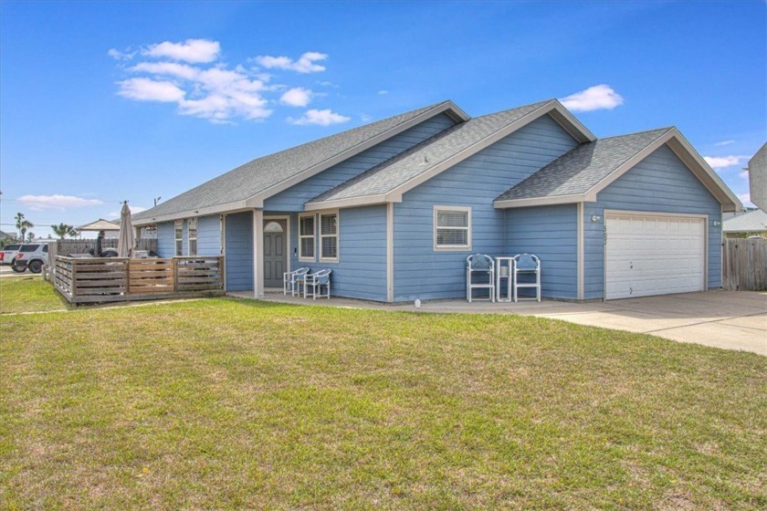 Feast your eyes on this well kept, one-owner, 3-bedroom - Beach Home for sale in Port Aransas, Texas on Beachhouse.com