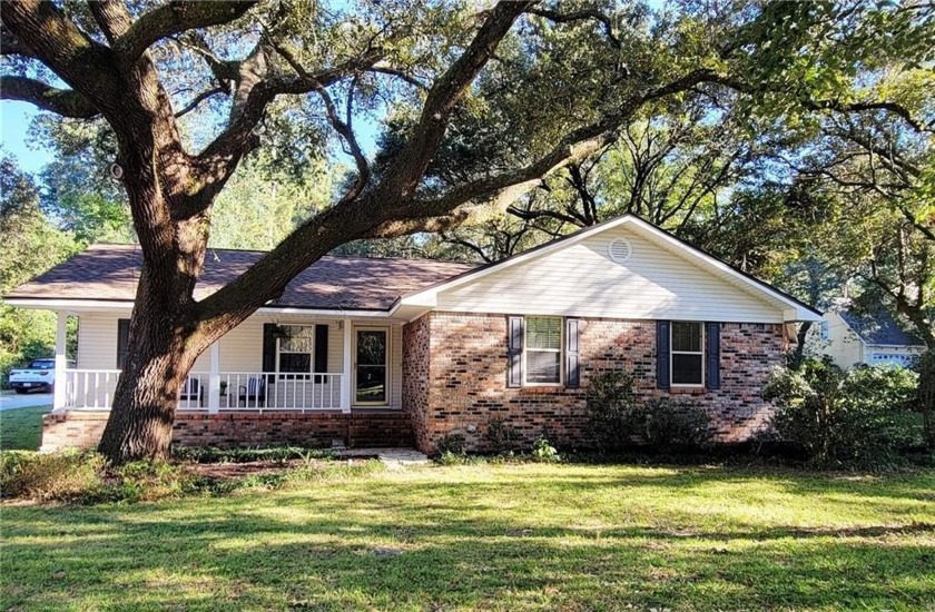 Welcome to Daphne, Alabama!
Beautiful, fully renovated 4/2 - Beach Home for sale in Daphne, Alabama on Beachhouse.com