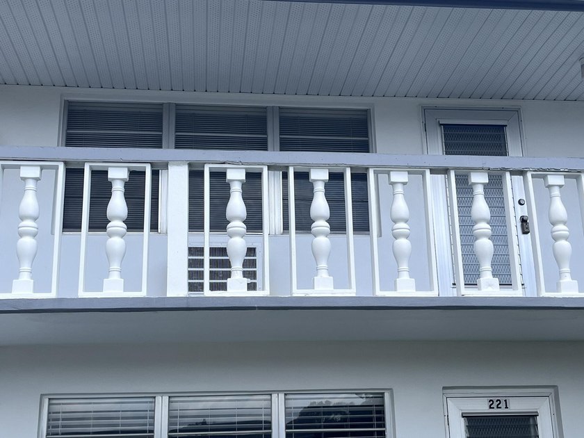 Spacious 1-bedroom, 1.5-bath condo located on the first floor - Beach Condo for sale in West Palm Beach, Florida on Beachhouse.com