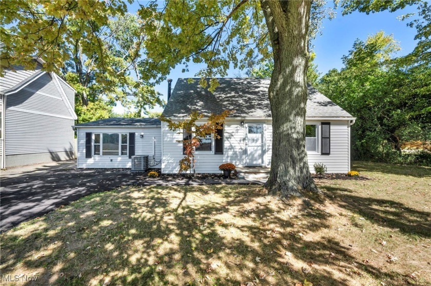 Welcome to 7325 Adkins Rd in beautiful Mentor, Ohio! This - Beach Home for sale in Mentor, Ohio on Beachhouse.com