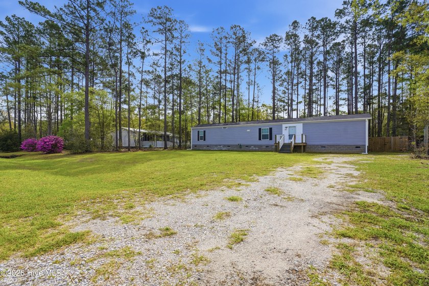 Welcome to this beautifully maintained 2022 Fleetwood - Beach Home for sale in Swansboro, North Carolina on Beachhouse.com