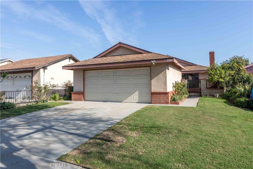Welcome to this well-loved 4 bedroom, 2 full bath home on the - Beach Home for sale in Long Beach, California on Beachhouse.com