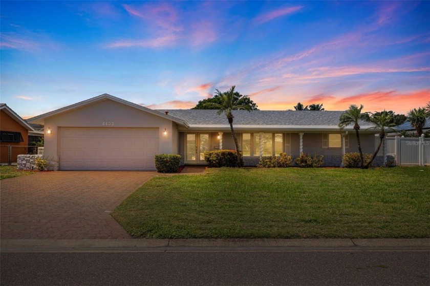 AMAZING WATERFRONT HOME IN BROADWATER - Just minutes from the - Beach Home for sale in St. Petersburg, Florida on Beachhouse.com