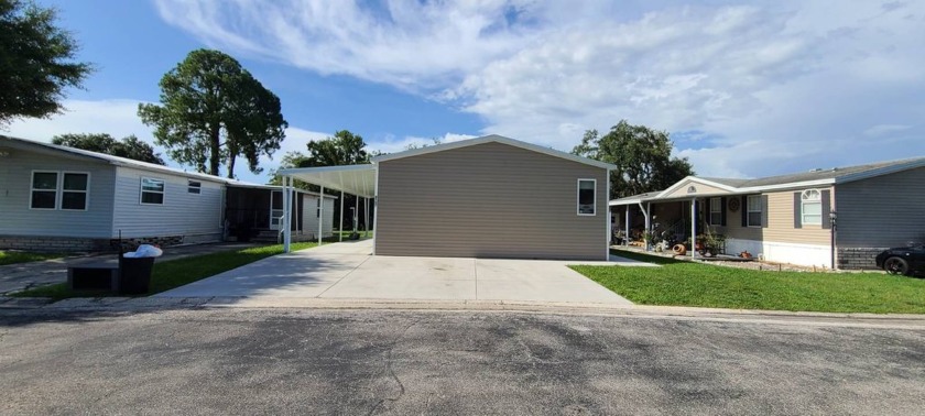 This 2019 split floor plan 3-bedroom, 2-bathroom home offers the - Beach Home for sale in Tampa, Florida on Beachhouse.com