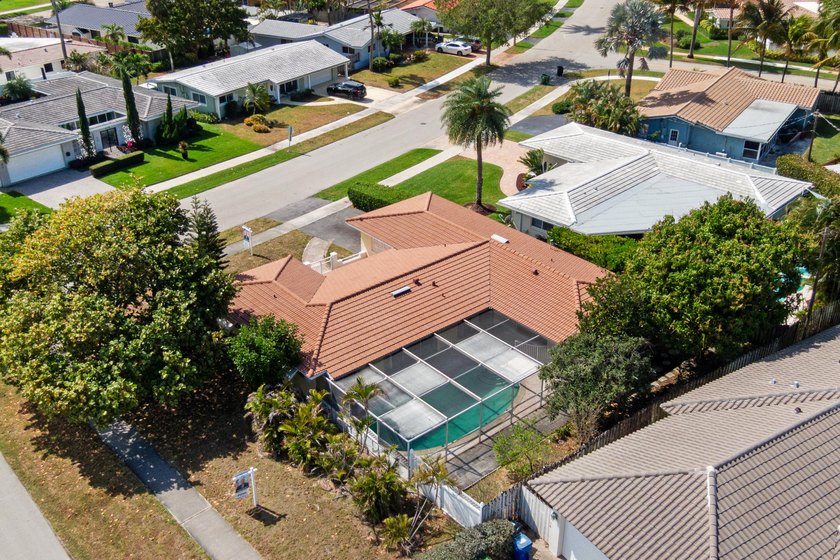 Rarely available 3 bedroom, 3 bathroom pool home with a garage - Beach Home for sale in Fort Lauderdale, Florida on Beachhouse.com