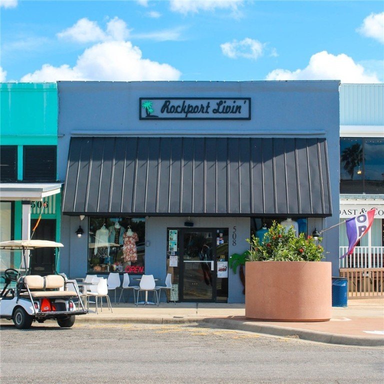 Prime location in DOWNTOWN Rockport for a Store, Restaurant, Bar - Beach Office for sale in Rockport, Texas on Beachhouse.com