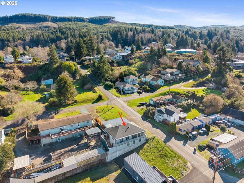 Coastal Getaway with spectacular views of the Nehalem Bay/River - Beach Home for sale in Wheeler, Oregon on Beachhouse.com