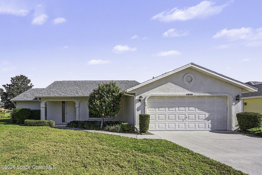 Located in a resort-style country club community, offering - Beach Home for sale in Melbourne, Florida on Beachhouse.com