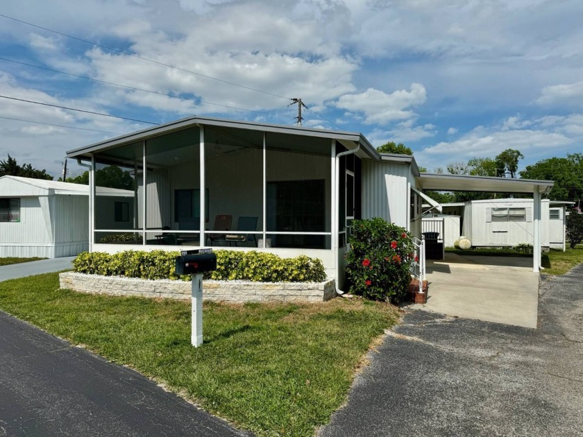 This charming 2 bed/ 2 bath has a new a/c unit! The shingled - Beach Home for sale in Daytona Beach, Florida on Beachhouse.com