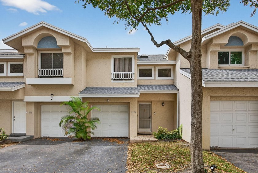 MOVE IN READY Townhouse in gated community. 2 PRIMARY SUITES - Beach Townhome/Townhouse for sale in Deerfield Beach, Florida on Beachhouse.com