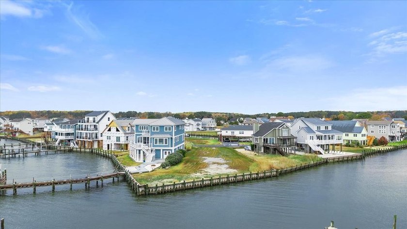 Waterfront lot in Captain's Cove offering panoramic bay and - Beach Lot for sale in Greenbackville, Virginia on Beachhouse.com
