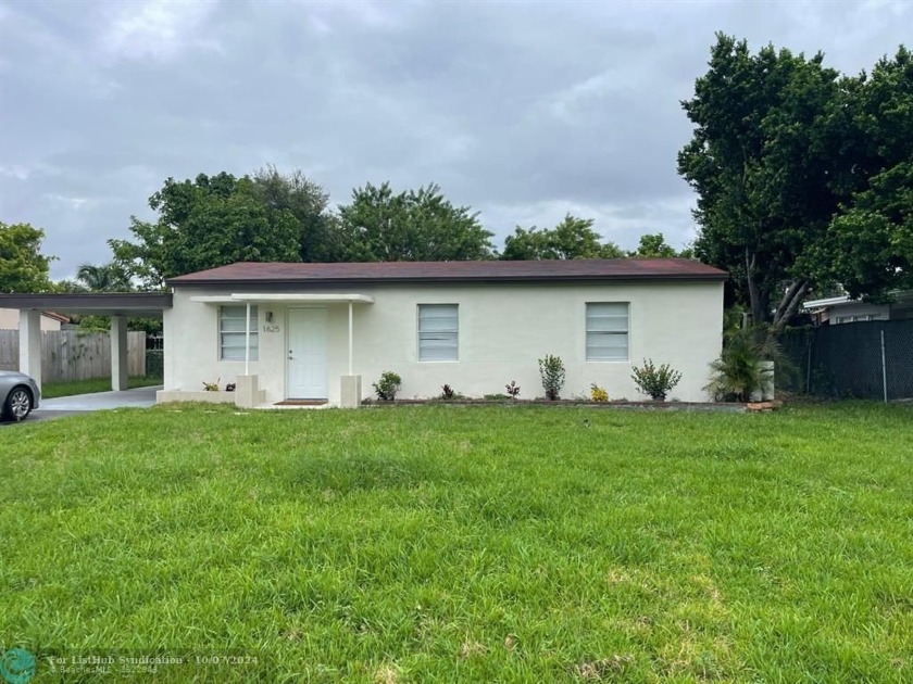 Beautiful 3 bedroom, 2 bath house with Carport and attached - Beach Home for sale in Fort Lauderdale, Florida on Beachhouse.com