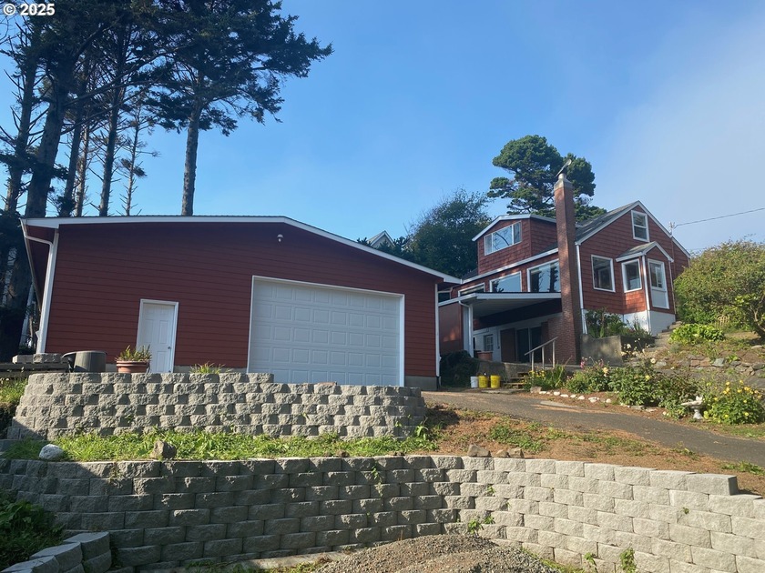 Seller will carry a possible contract at 3.5 percent. Oceanview - Beach Home for sale in Lincoln City, Oregon on Beachhouse.com