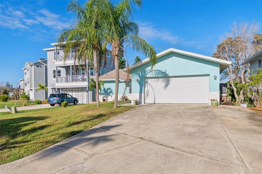 Welcome to this light and bright 3 bedroom 2 bathroom Pool home - Beach Home for sale in Redington Shores, Florida on Beachhouse.com