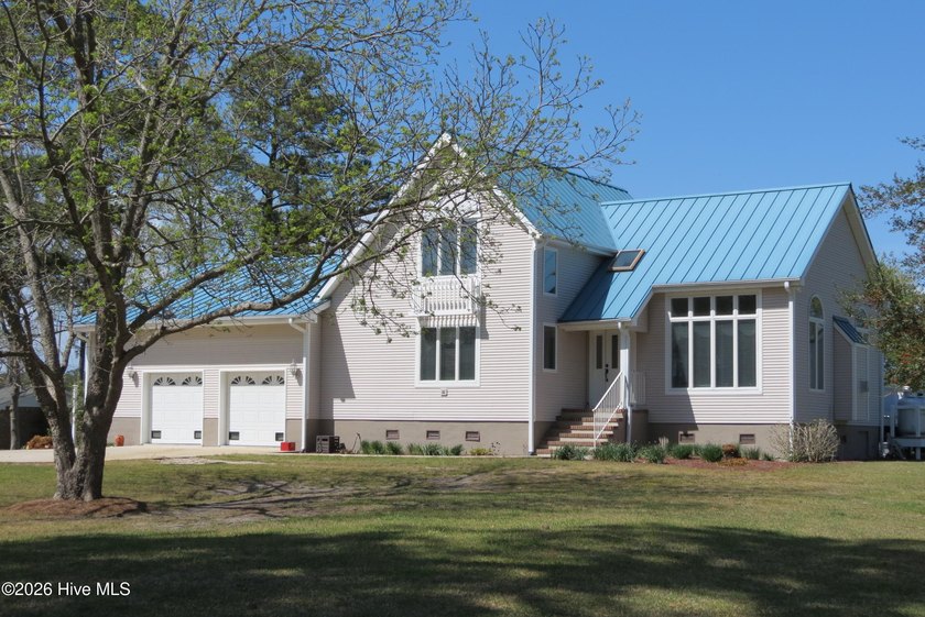 Welcome home to your quintessential Coastal Carolina waterfront - Beach Home for sale in Oriental, North Carolina on Beachhouse.com