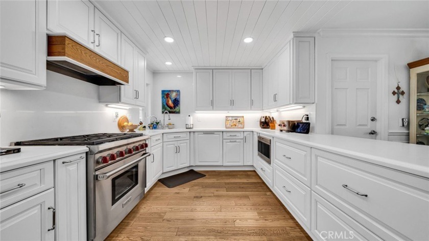 This property is a must-see! There isn't enough space to fully - Beach Townhome/Townhouse for sale in Redondo Beach, California on Beachhouse.com