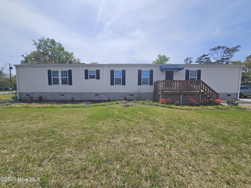 Well-maintained 2 bedroom, 2 bath home with an additional - Beach Home for sale in Newport, North Carolina on Beachhouse.com