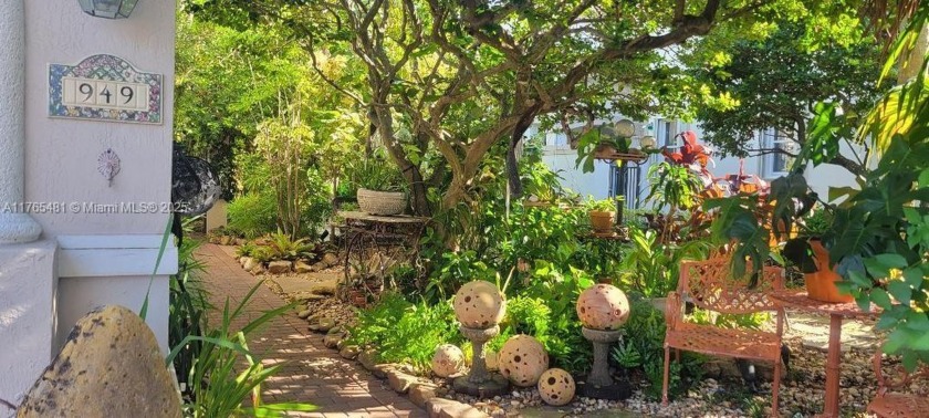 FABULOUS 3/2.5 CONVERTED IN 4, WATERFRONT TOWNHOUSE CORNER UNIT - Beach Townhome/Townhouse for sale in Hollywood, Florida on Beachhouse.com