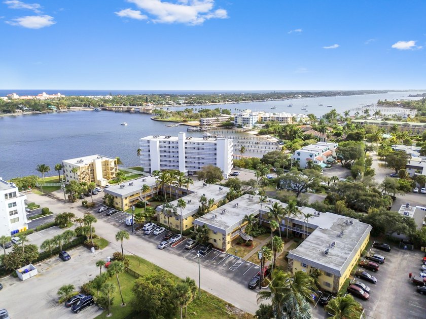 Calling all investors! Rent Immediately! Experience the Florida - Beach Condo for sale in Lantana, Florida on Beachhouse.com