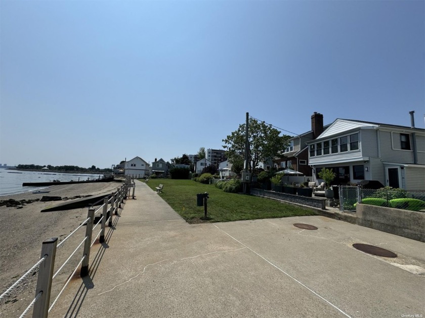 Welcome to direct waterfront property 3A Edgewater Park, a - Beach Home for sale in Bronx, New York on Beachhouse.com