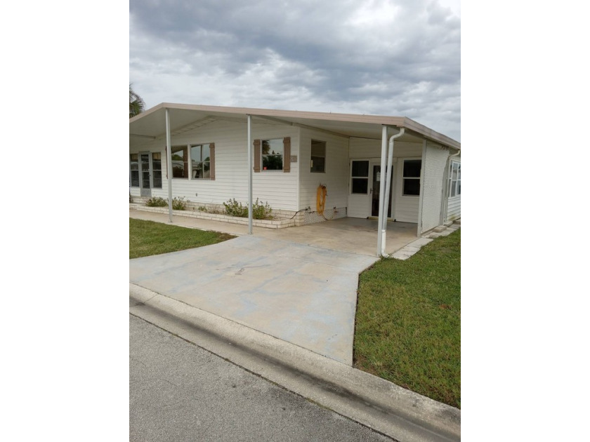 This home is turnkey ready for a snowbird or local to move in - Beach Home for sale in Vero Beach, Florida on Beachhouse.com