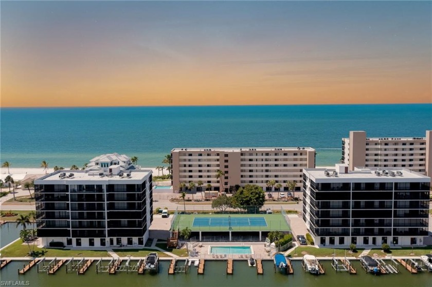 Immaculate CORNER, END unit remodeled and beautifully decorated - Beach Condo for sale in Naples, Florida on Beachhouse.com