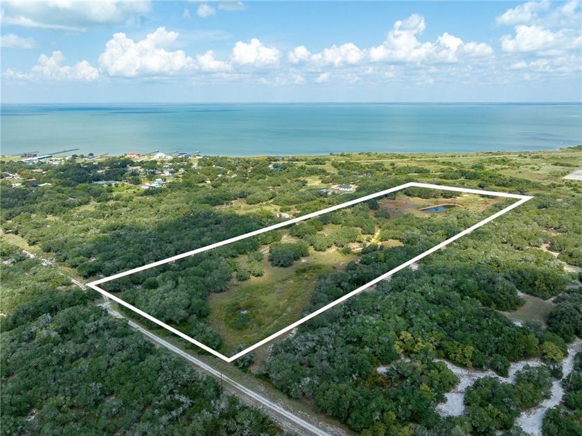14.7 acres with a pond just minutes from the bay! This property - Beach Acreage for sale in Rockport, Texas on Beachhouse.com